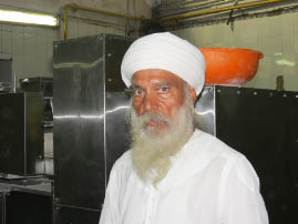 Preparing meal at Sikh Temple