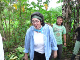 usan trying to carry yuca