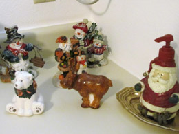 Christmas decorations in the cabin