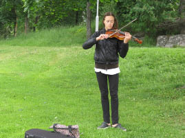 Musician in from of Sibelius Monument 
